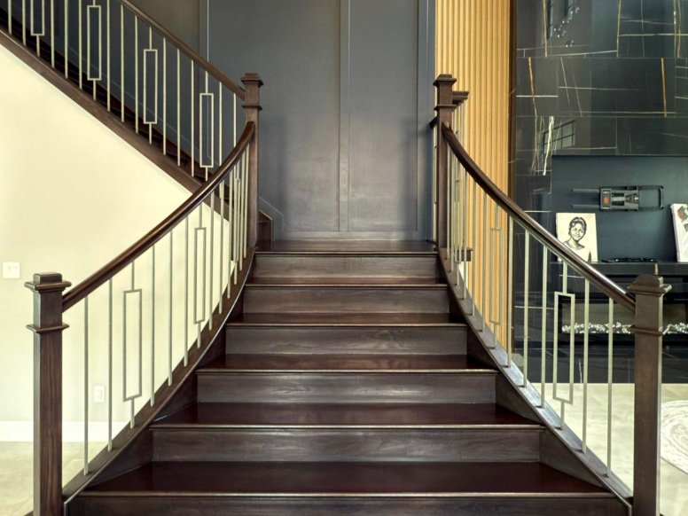 Staircase Buff and coat flooring